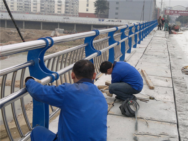 潜江不锈钢河道护栏的特性及其在城市景观中的应用